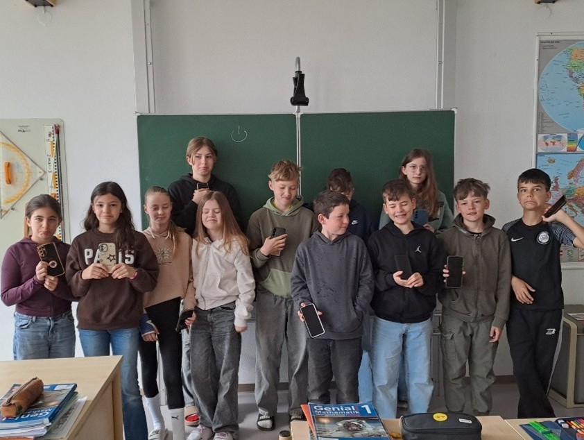 Gemeinsam offline: Handy-Fasten der 1. Klassen